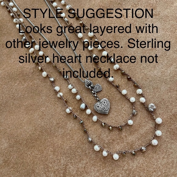 ARTISAN Necklace “Pearl Amor” on Medium Brown Long Crocheted Wrap - Picture 10 of 13